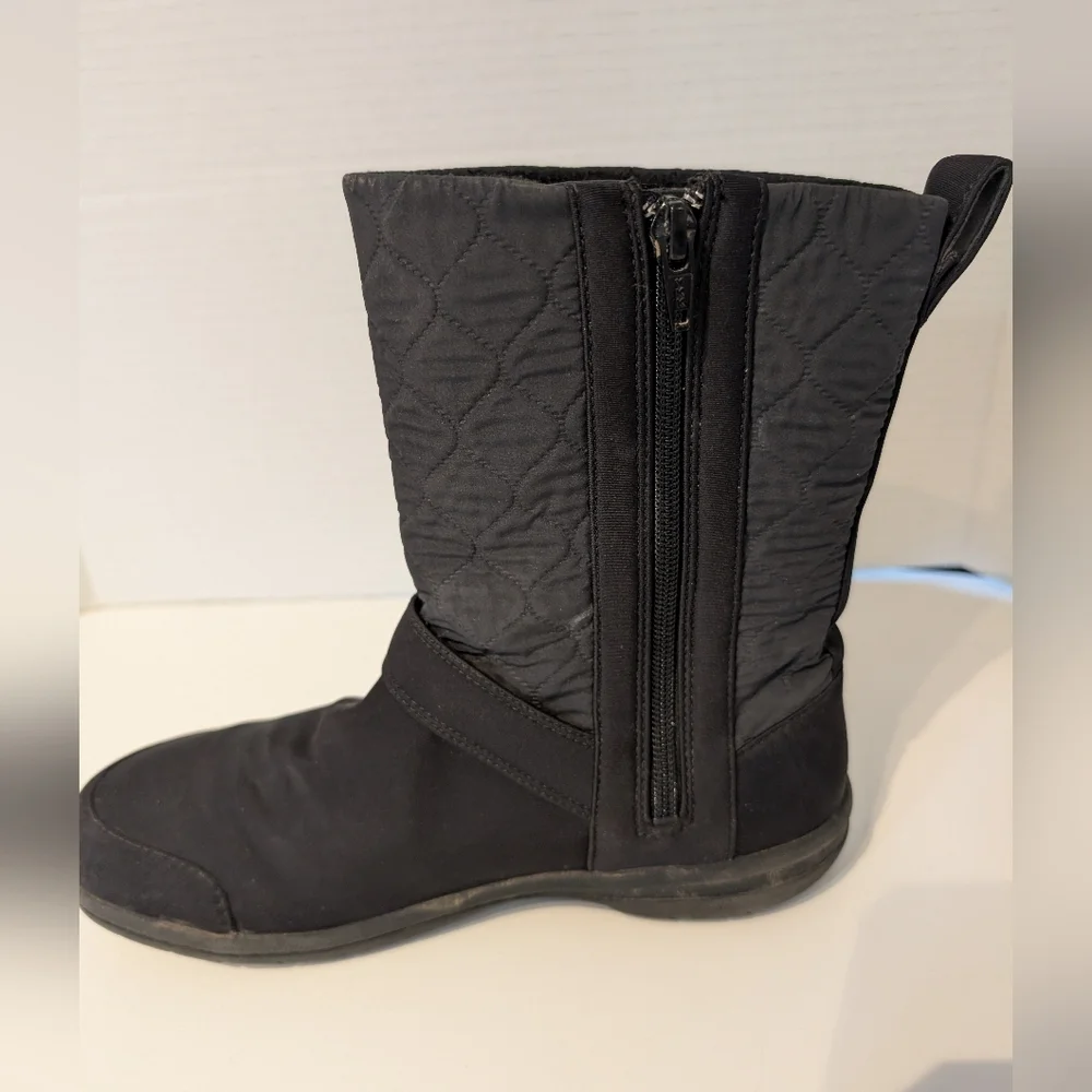 Merrell Womens Quilted Black Winter Boots‎ Sz. 7.5
